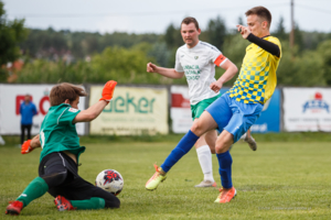 Mecz klasy "A" w piłce nożnej: Iskra Tarnów - LKS Wierzchosławice-Ostrów